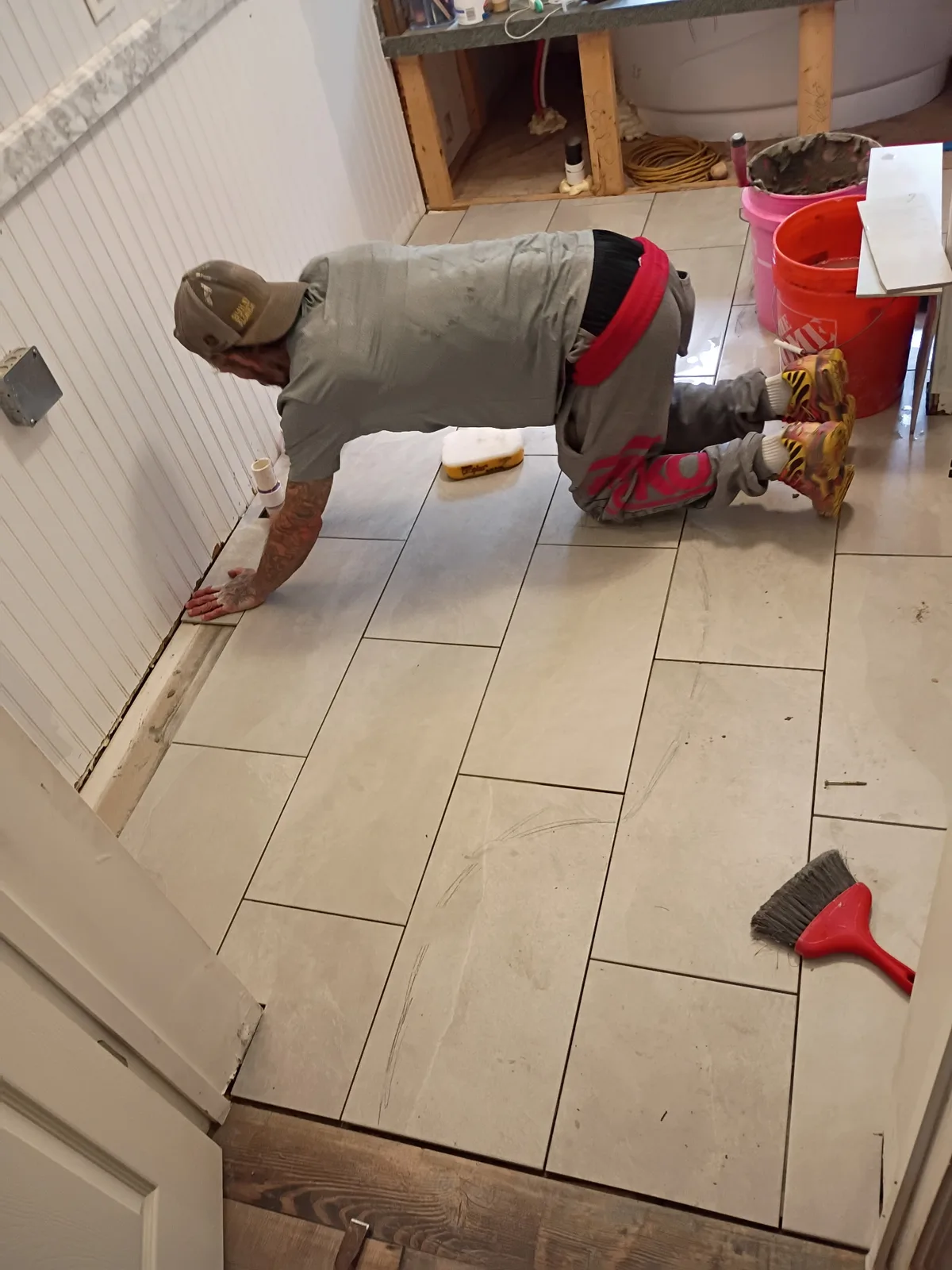 Bathroom floor tile installation — laying tile pattern
